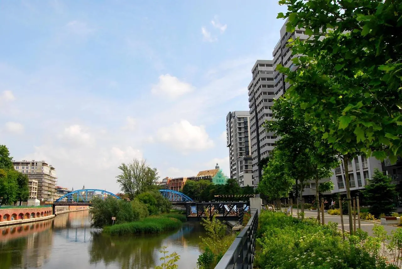 Apartment Two Towers Riverside: Old Town Rooftop Retreat Wroclaw